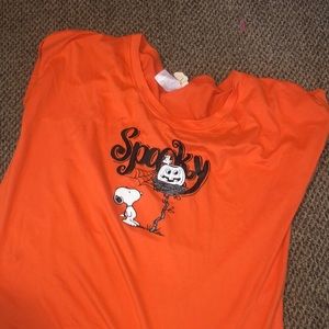 Women’s medium snoopy Halloween shirt